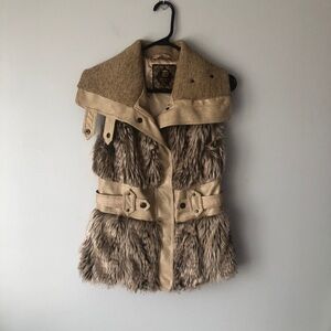 𝅺Dollhouse Faux Fur Knit Collar Vest